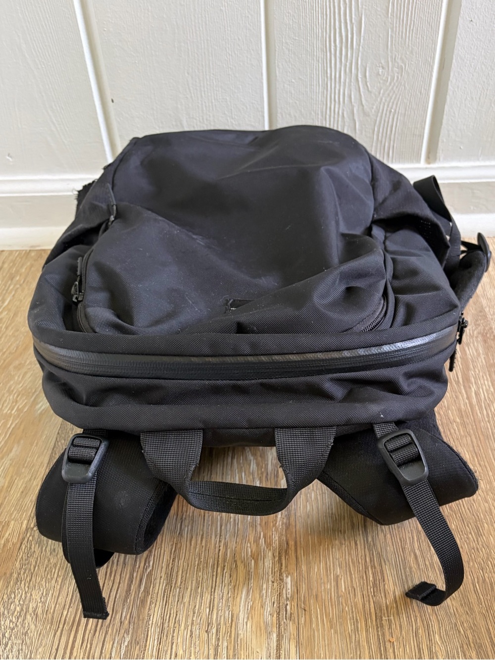 Lululemon LiftOS Commuter Backpack Black 20L | Travel Work Gym Bag - Picture 10 of 15